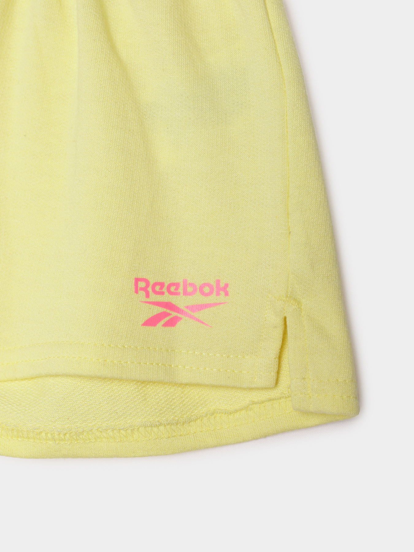 Повсякденні шорти Reebok модель S4731RG4_GREY/YELLOW Повсякденні шорти Reebok модель S4731RG4_GREY/YELLOW Фото