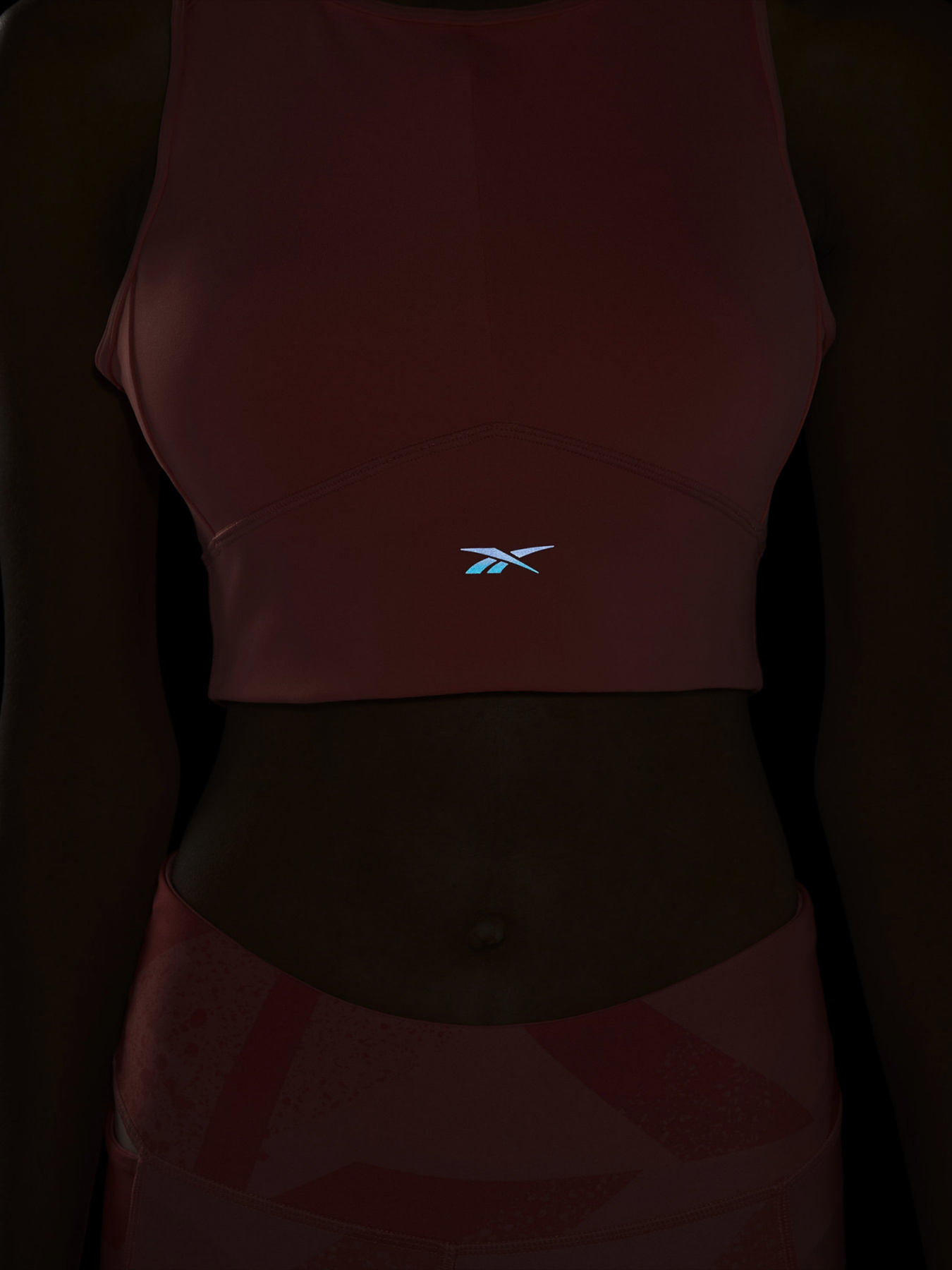 Топ Reebok RUN HIGH-IMPACT модель GJ8682 Топ Reebok RUN HIGH-IMPACT модель GJ8682 Фото