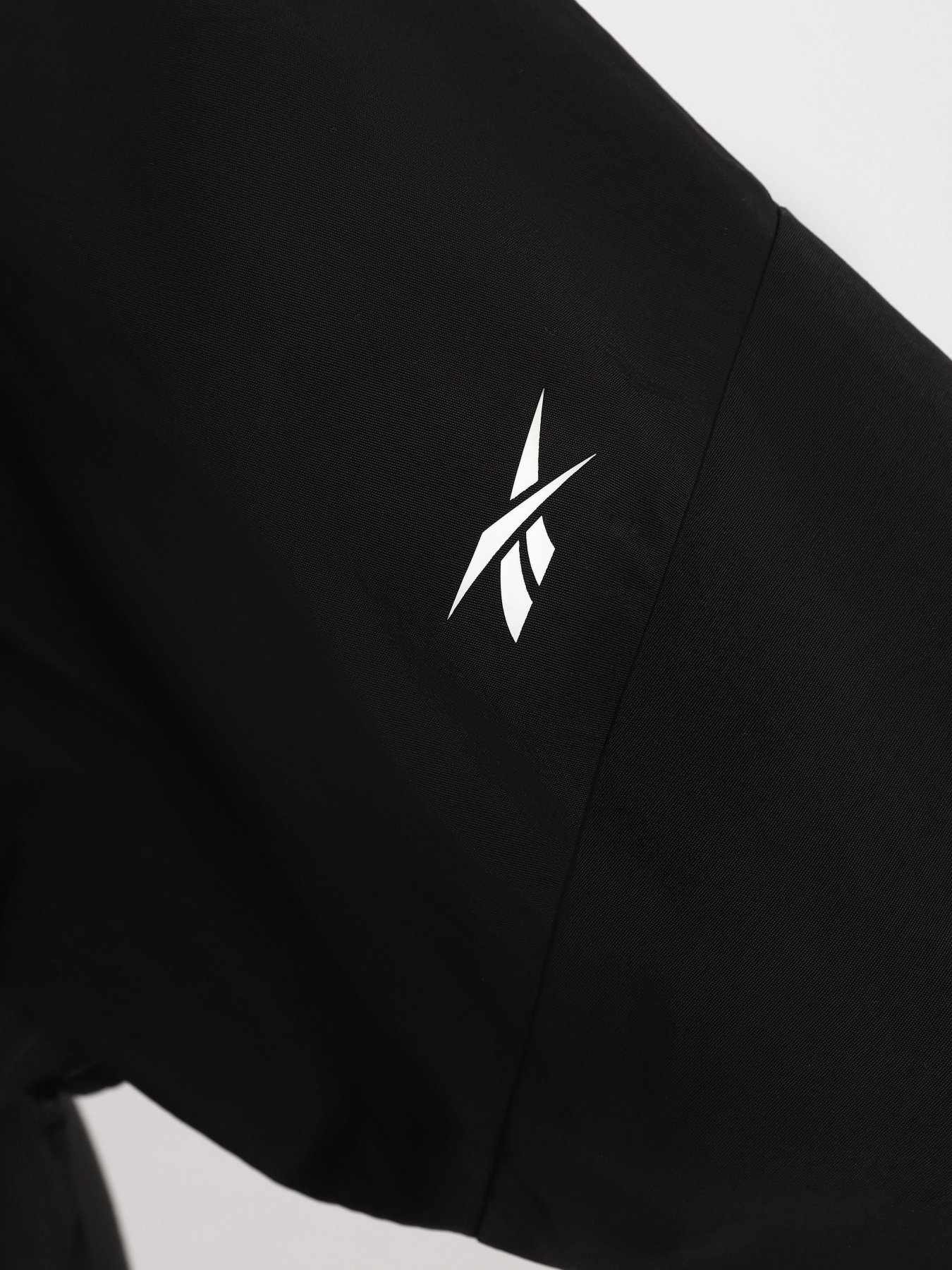 Спортивная кофта Reebok LAYERING WOVEN модель GL2594 Фото