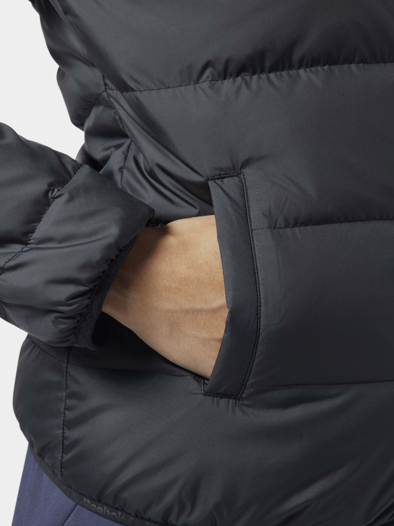 Демісезонна куртка Reebok Down модель EJ8333 Фото