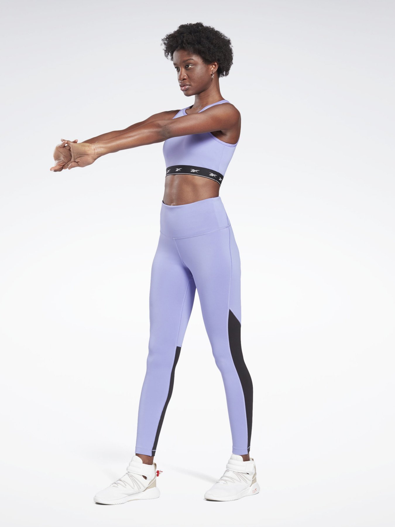 Спортивный топ Reebok BEYOND THE SWEAT модель GP2332 Фото