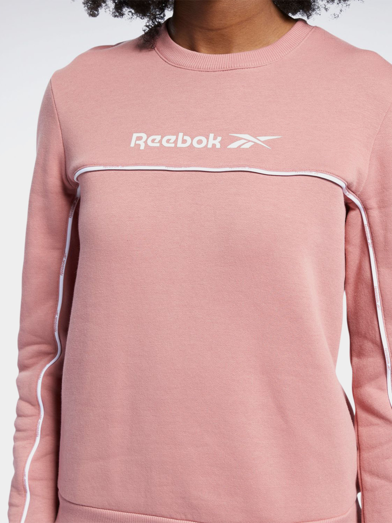 Свитшот Reebok CLASSICS FOUNDATION LINEAR CREW модель GJ4916 Фото