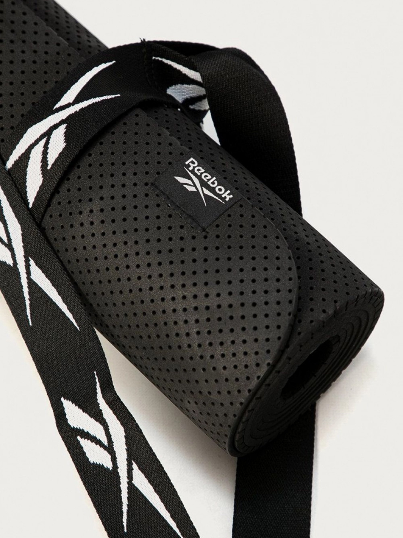 Килимок туристичний Reebok TECH STYLE Модель GD0626 Фото