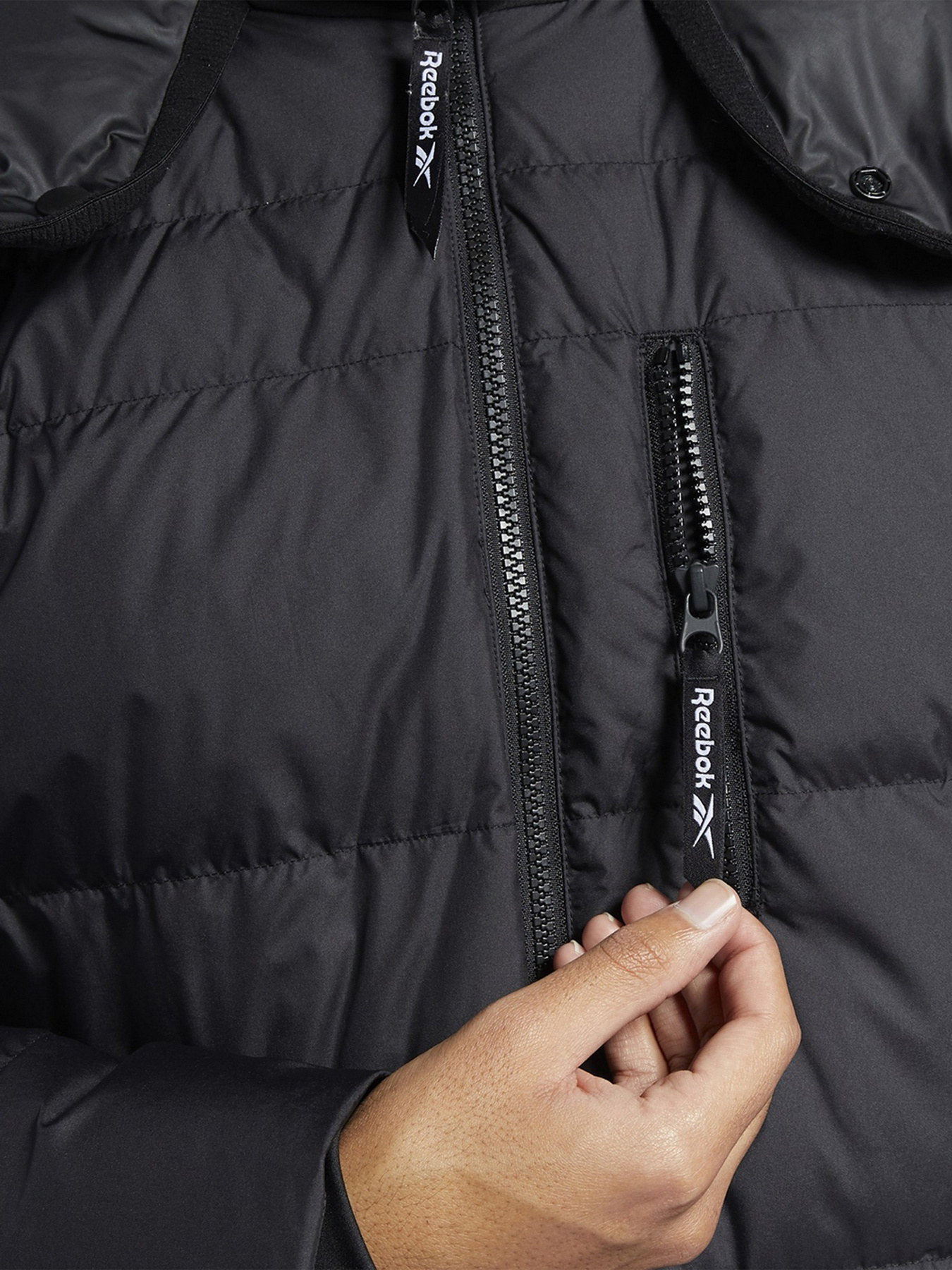 Куртки и дубленки Reebok Outerwear Classics модель GR8985 Фото