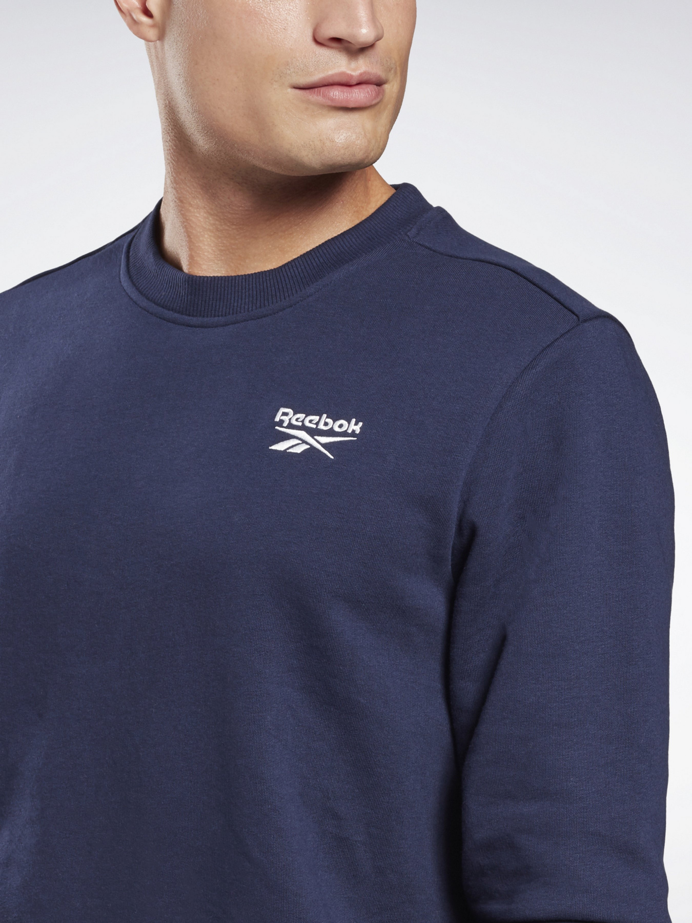 Свитшот Reebok Identity Crew модель GJ0555 Фото