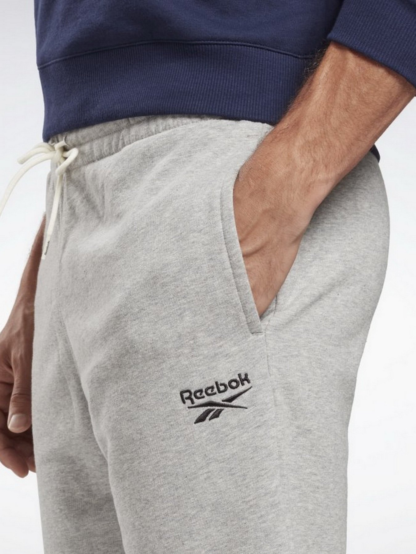 Шорты Reebok модель GJ0557 Фото