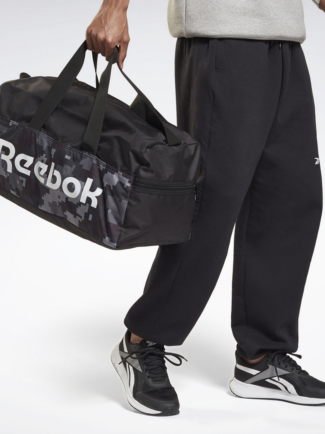 Дорожня сумка Reebok Act Core Graphic Grip модель H36563 Дорожня сумка Reebok Act Core Graphic Grip модель H36563 Фото