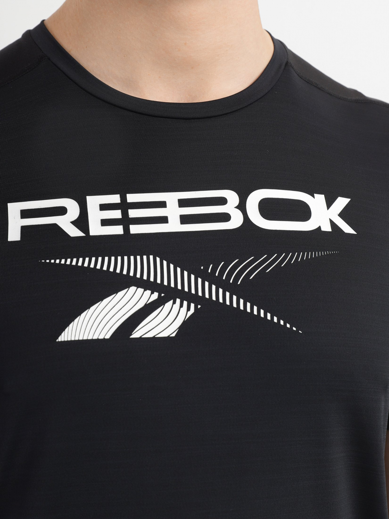 Спортивная футболка Reebok ACTIVCHILL Graphic Move модель H46597 Фото