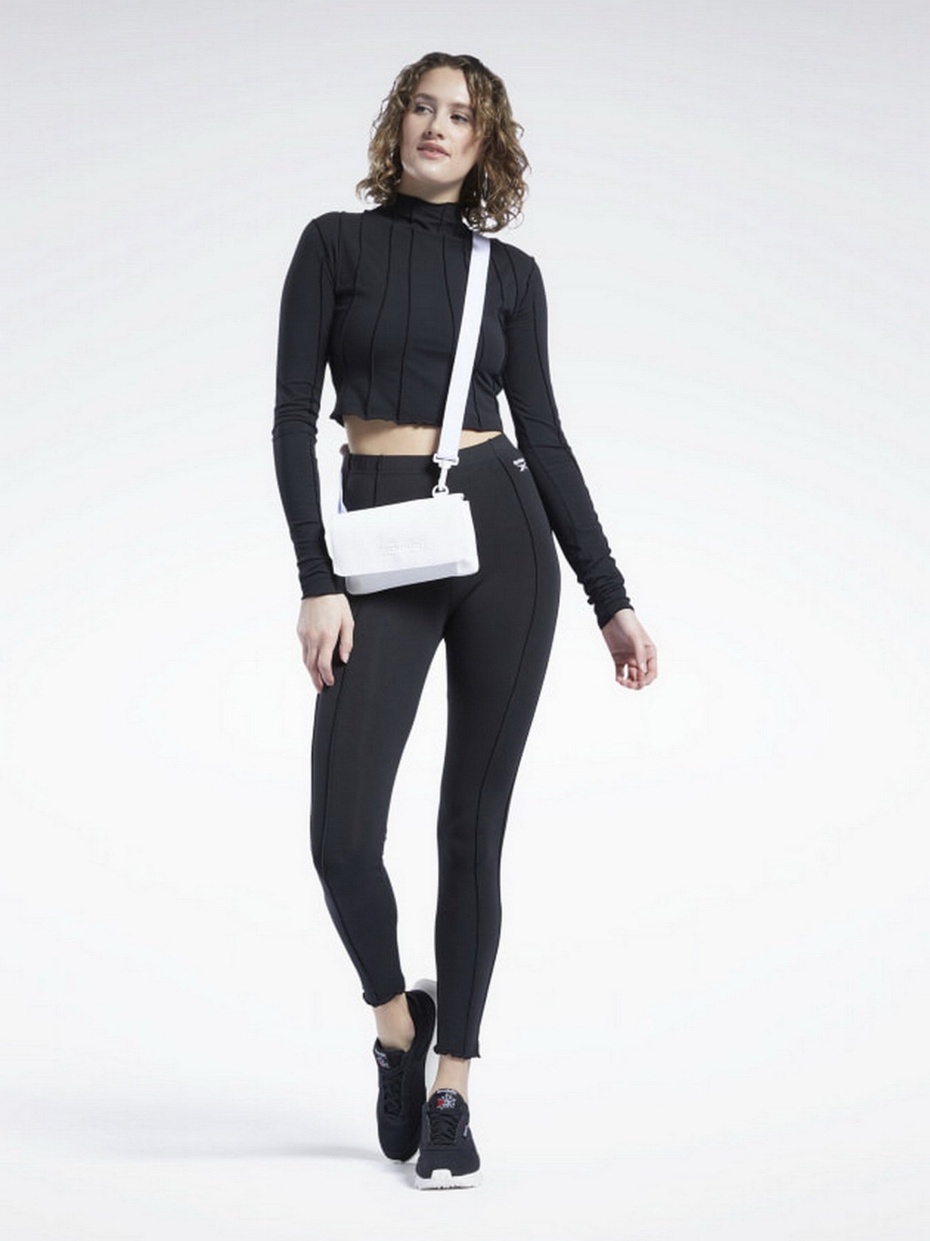 Лонгслив Reebok CLASSICS LETTUCE EDGE SEAM модель H46799 Фото