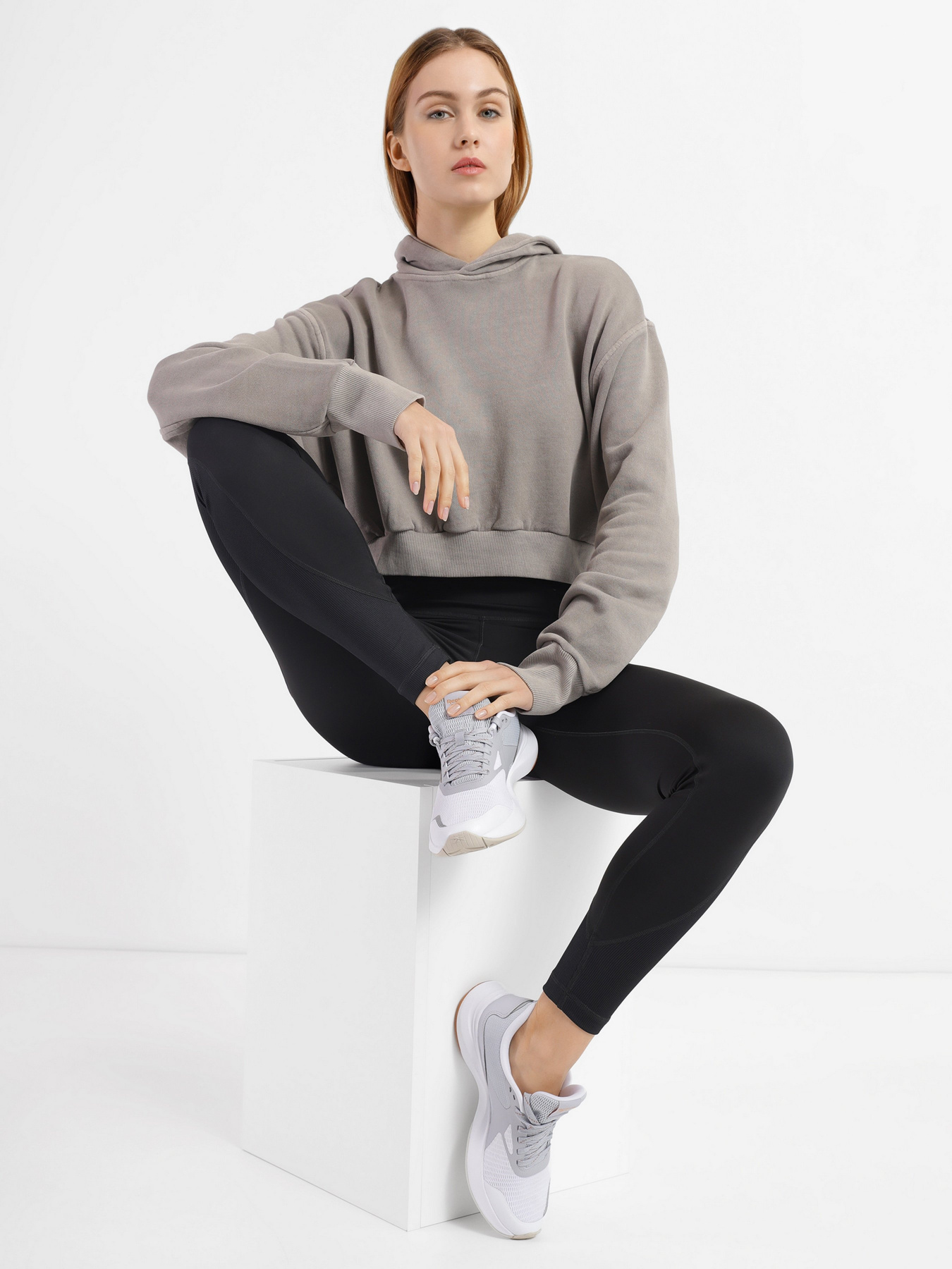 Худи Reebok Classics Natural Dye Cropped модель HB8622 Фото