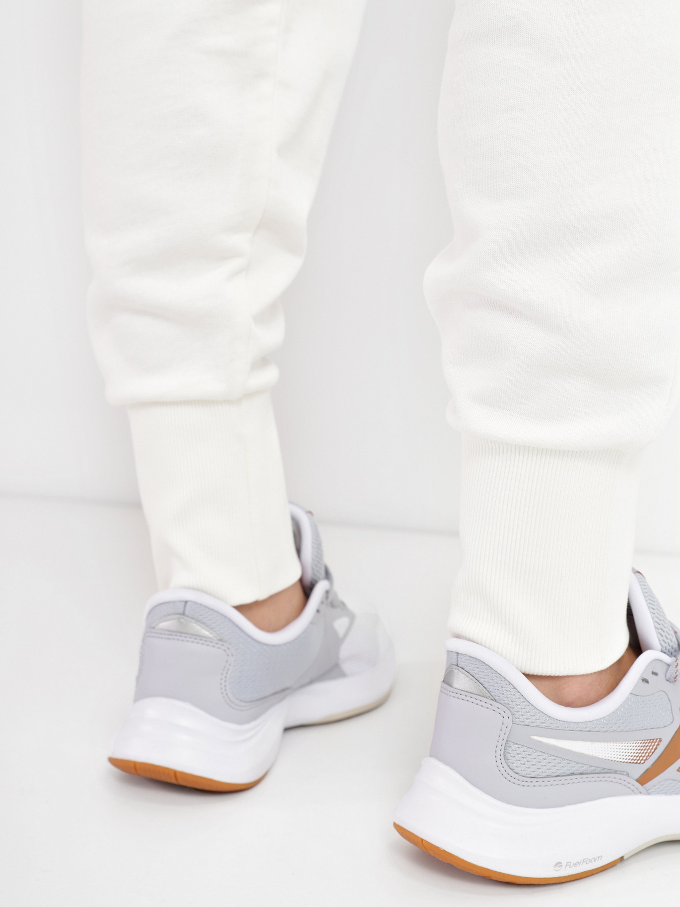 Спортивні штани Reebok CLASSICS модель HB8629 Фото