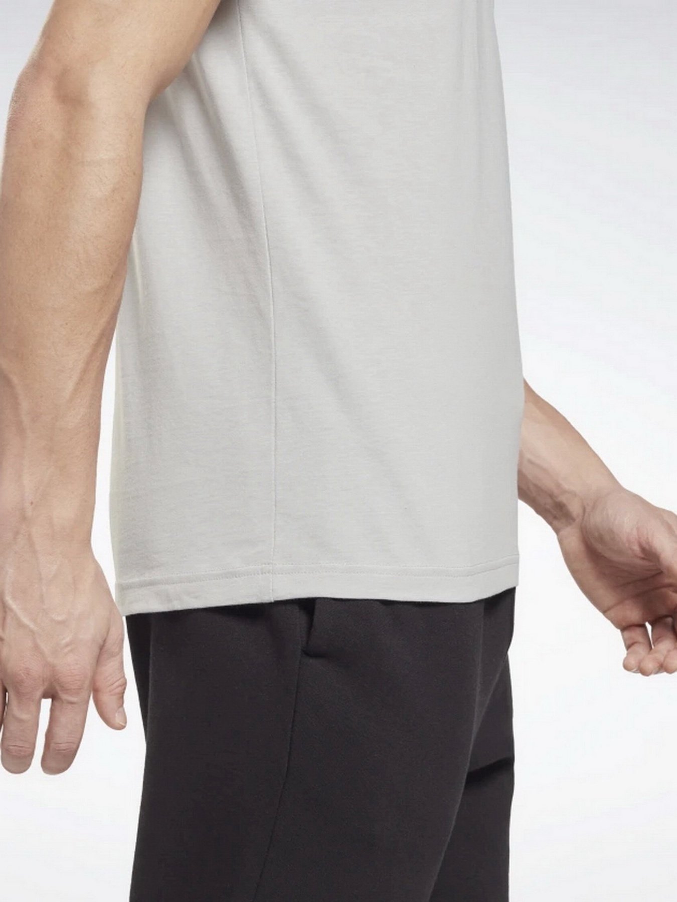 Футболки и поло Reebok Ri Left Chest Logo Tee модель HG4442 Фото