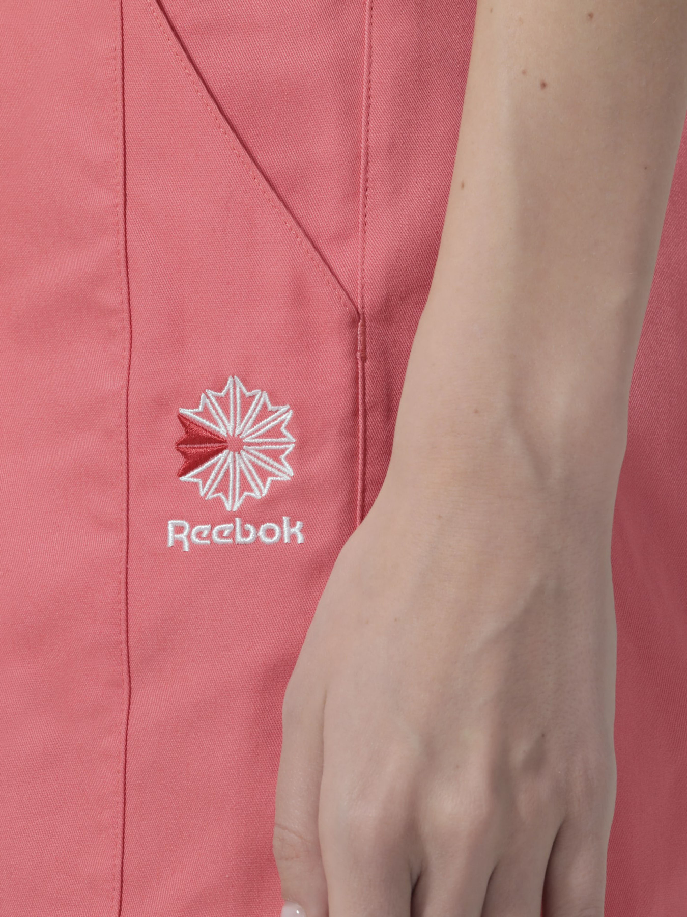 Шорты спортивные Reebok Classics модель EJ8782 Фото