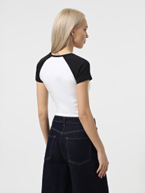 Футболка CONVERSE CHUCK PATCH COLORBLOCK модель 10027396-001 Футболка CONVERSE CHUCK PATCH COLORBLOCK модель 10027396-001 Фото