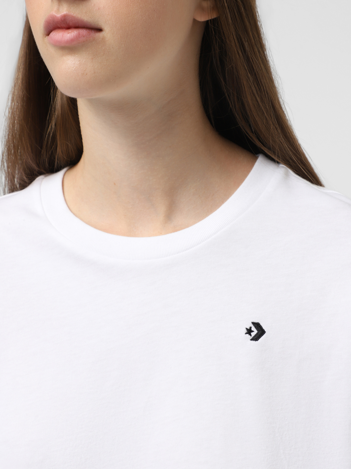 Футболки и поло CONVERSE STAR CHEVRON TEE модель CVW5T102-WHT Футболки и поло CONVERSE STAR CHEVRON TEE модель CVW5T102-WHT Фото