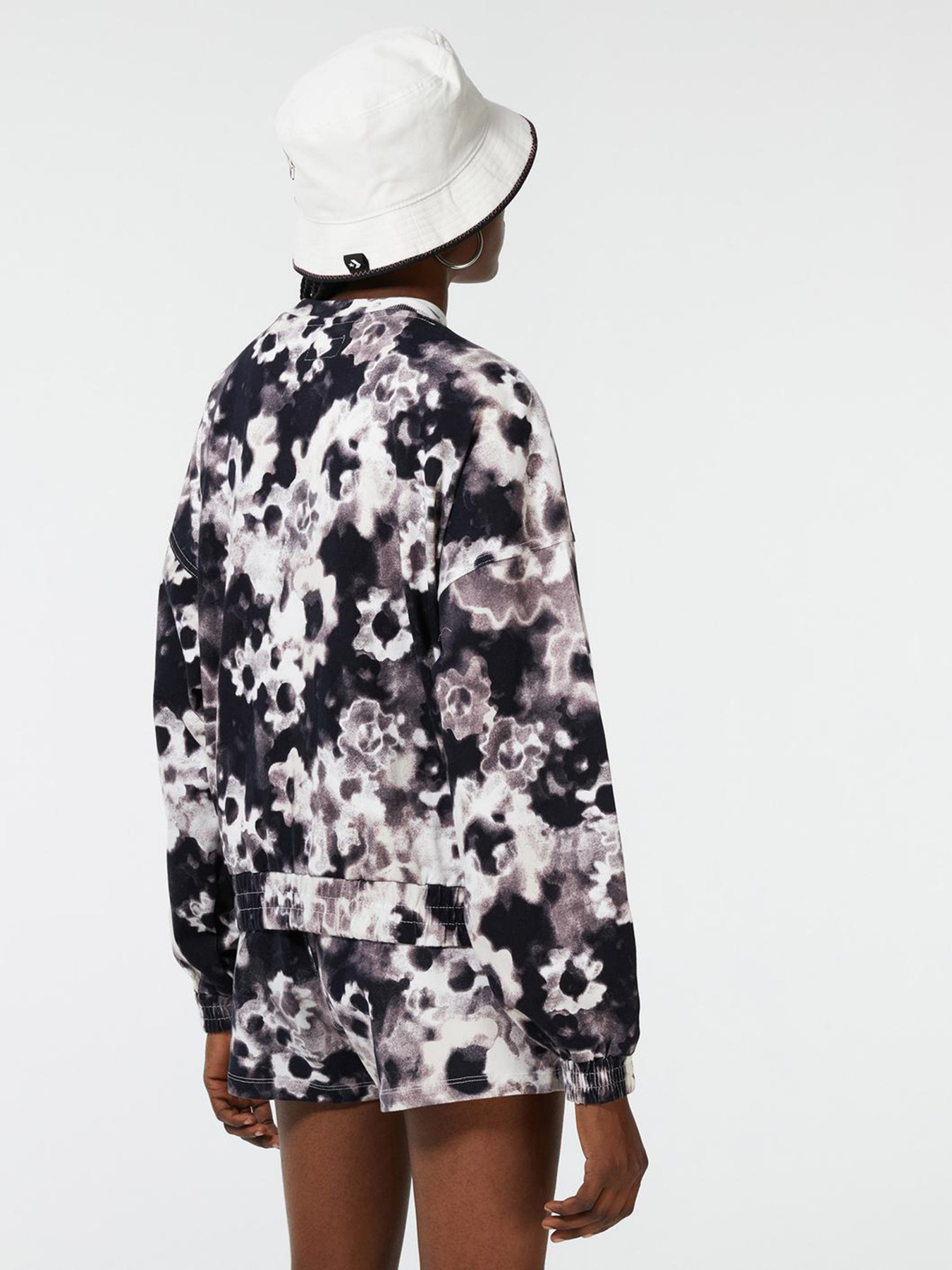 Свитшот CONVERSE Floral Chuck Patch модель 10023196-001 Фото