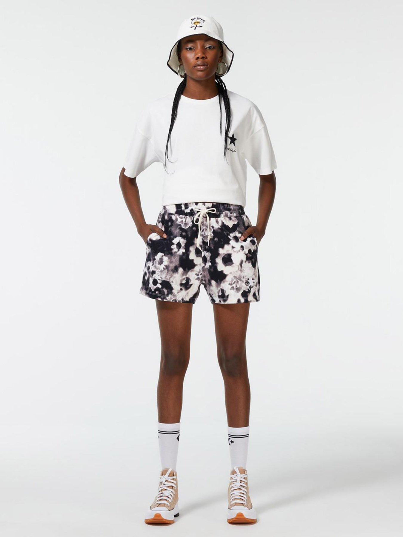 Повсякденні шорти CONVERSE
Washed Floral Cotton модель 10023198-001 Повсякденні шорти CONVERSE
Washed Floral Cotton модель 10023198-001 Фото