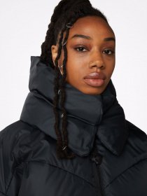 Зимняя куртка CONVERSE Short Down модель 10023713-001 Фото