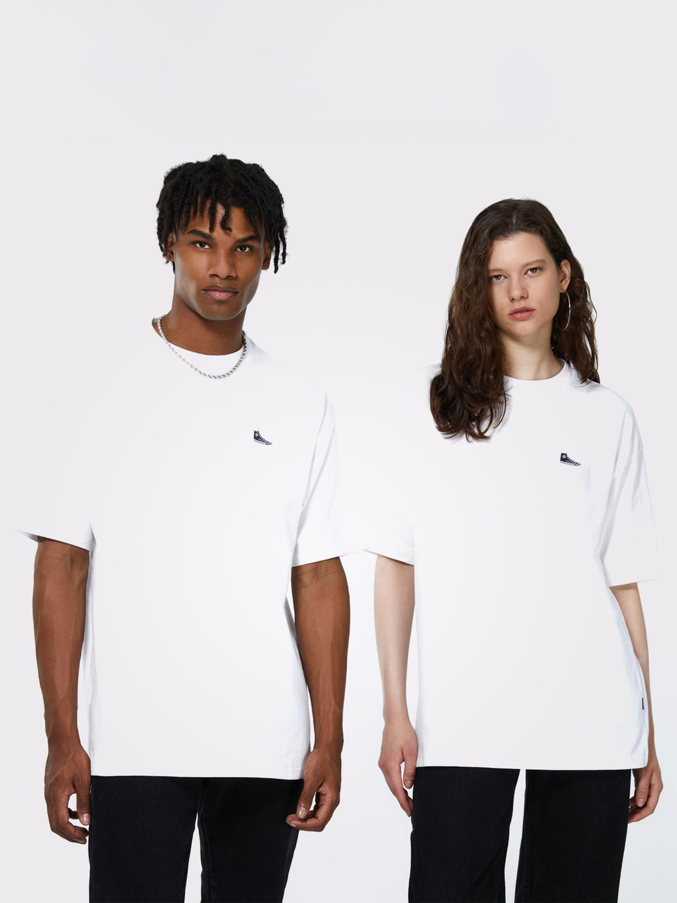 Футболки і поло CONVERSE Chuck Taylor Sneaker Patch Crew Neck модель 10020931-102 Фото