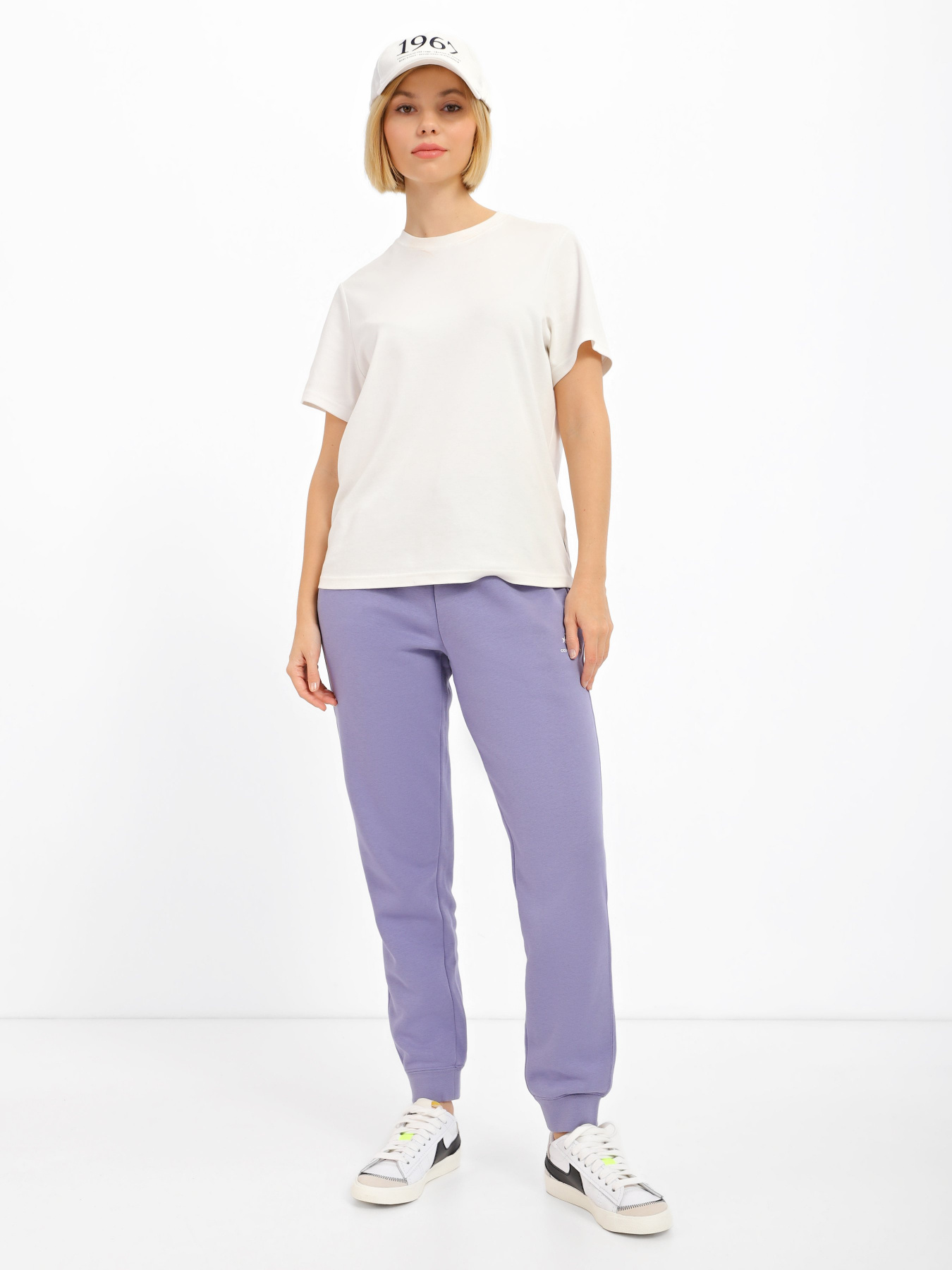 Штаны спортивные CONVERSE Go-To Embroidered Star Chevron Standard Fit модель 10024521-534 Фото