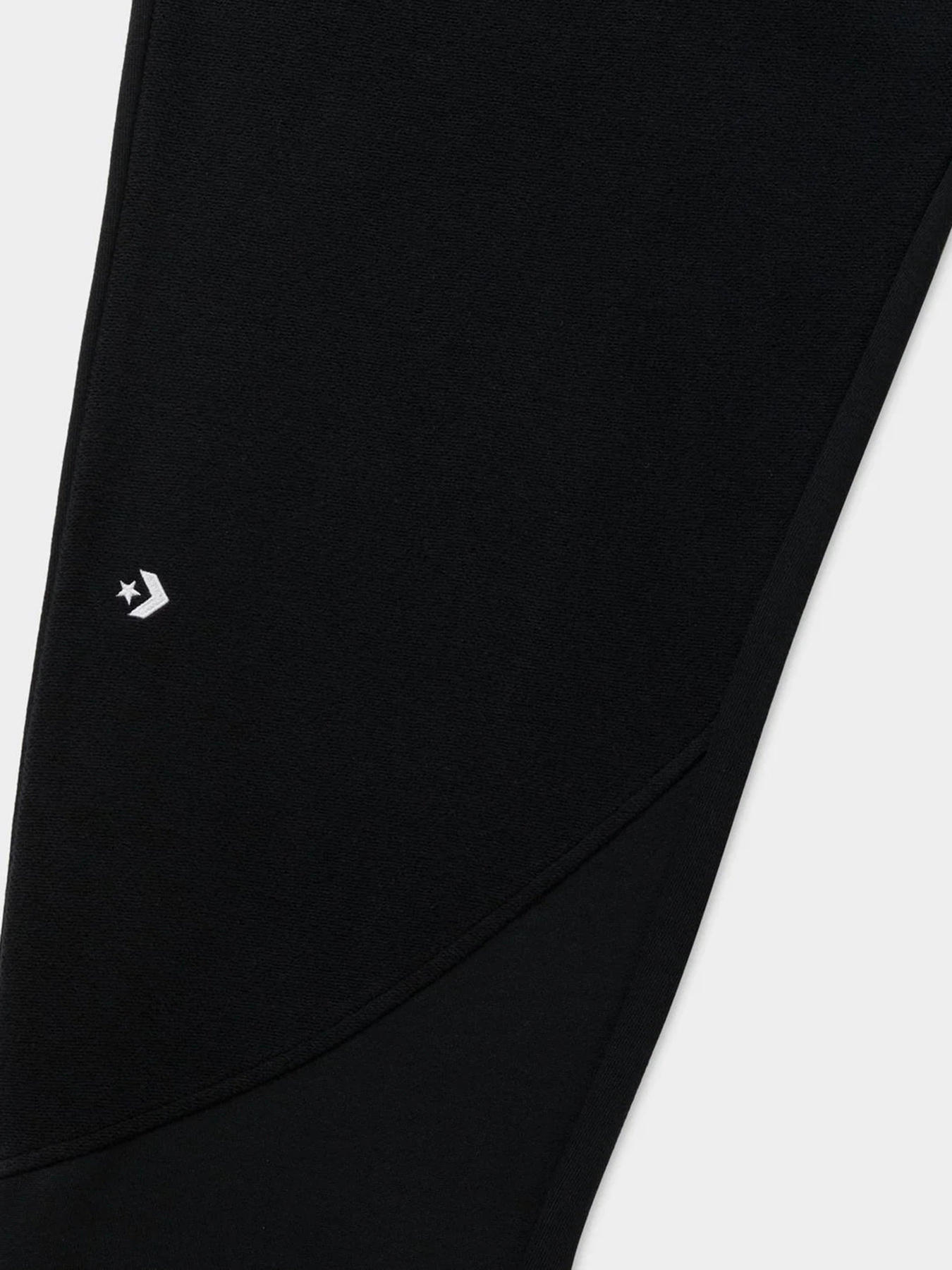 Спортивні штани CONVERSE Classic Fit Left Chest Star Chev Emb модель 10025270-001 Спортивні штани CONVERSE Classic Fit Left Chest Star Chev Emb модель 10025270-001 Фото