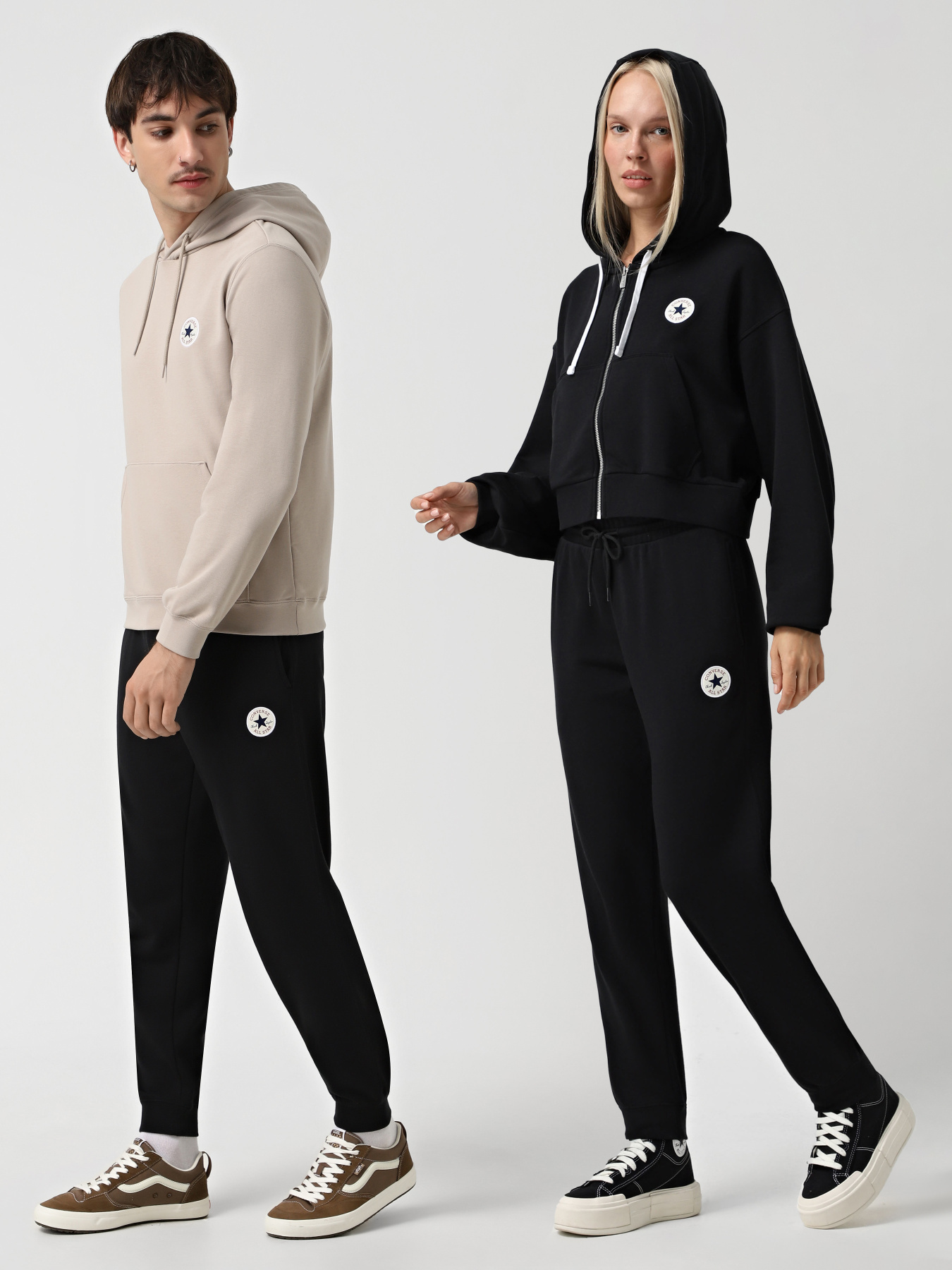 Спортивні штани CONVERSE CORE CHUCK PATCH модель 10026982-001 Спортивні штани CONVERSE CORE CHUCK PATCH модель 10026982-001 Фото