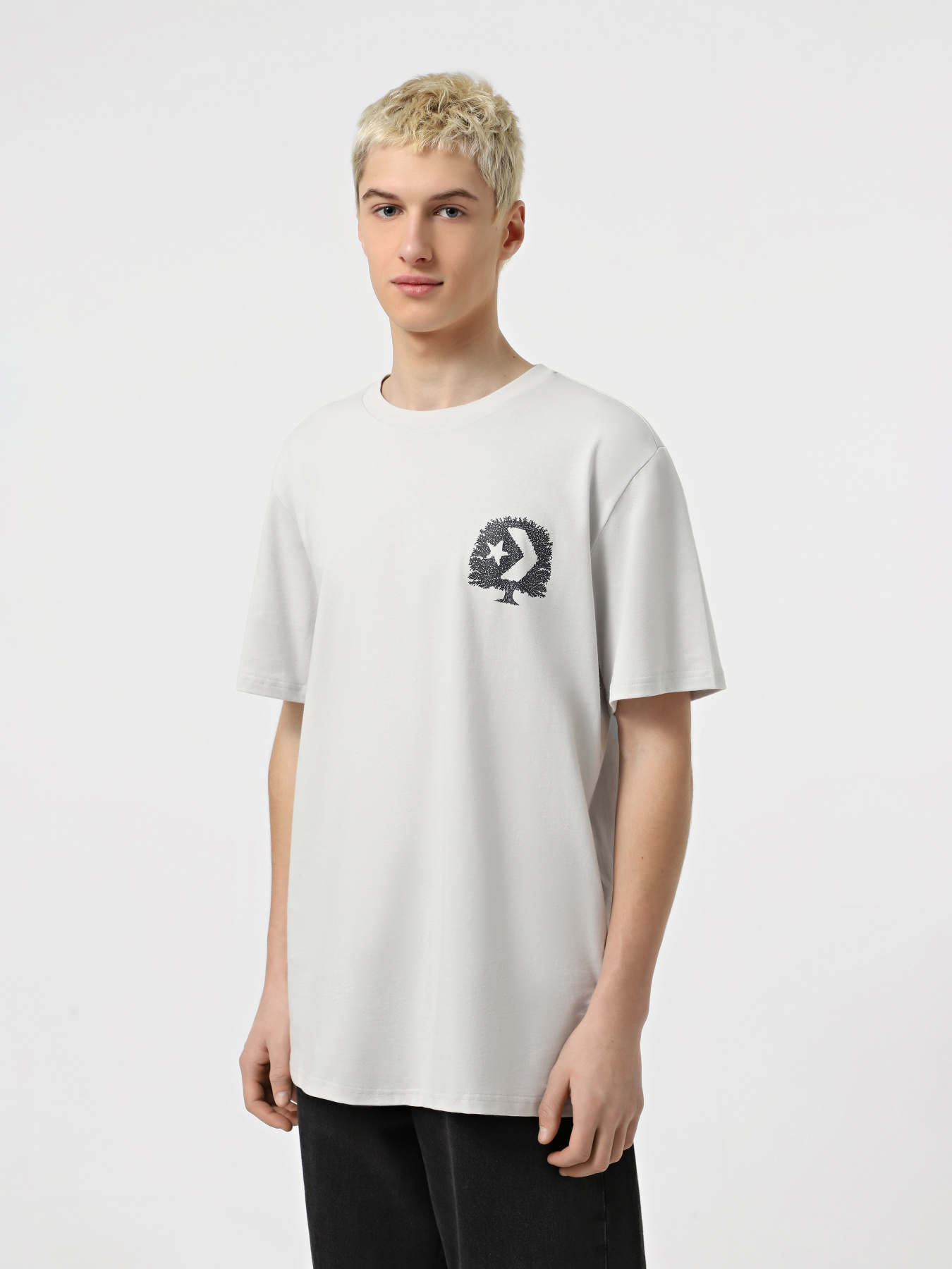 Футболка CONVERSE THINK OUTSIDE модель 10027666-095 Футболка CONVERSE THINK OUTSIDE модель 10027666-095 Фото