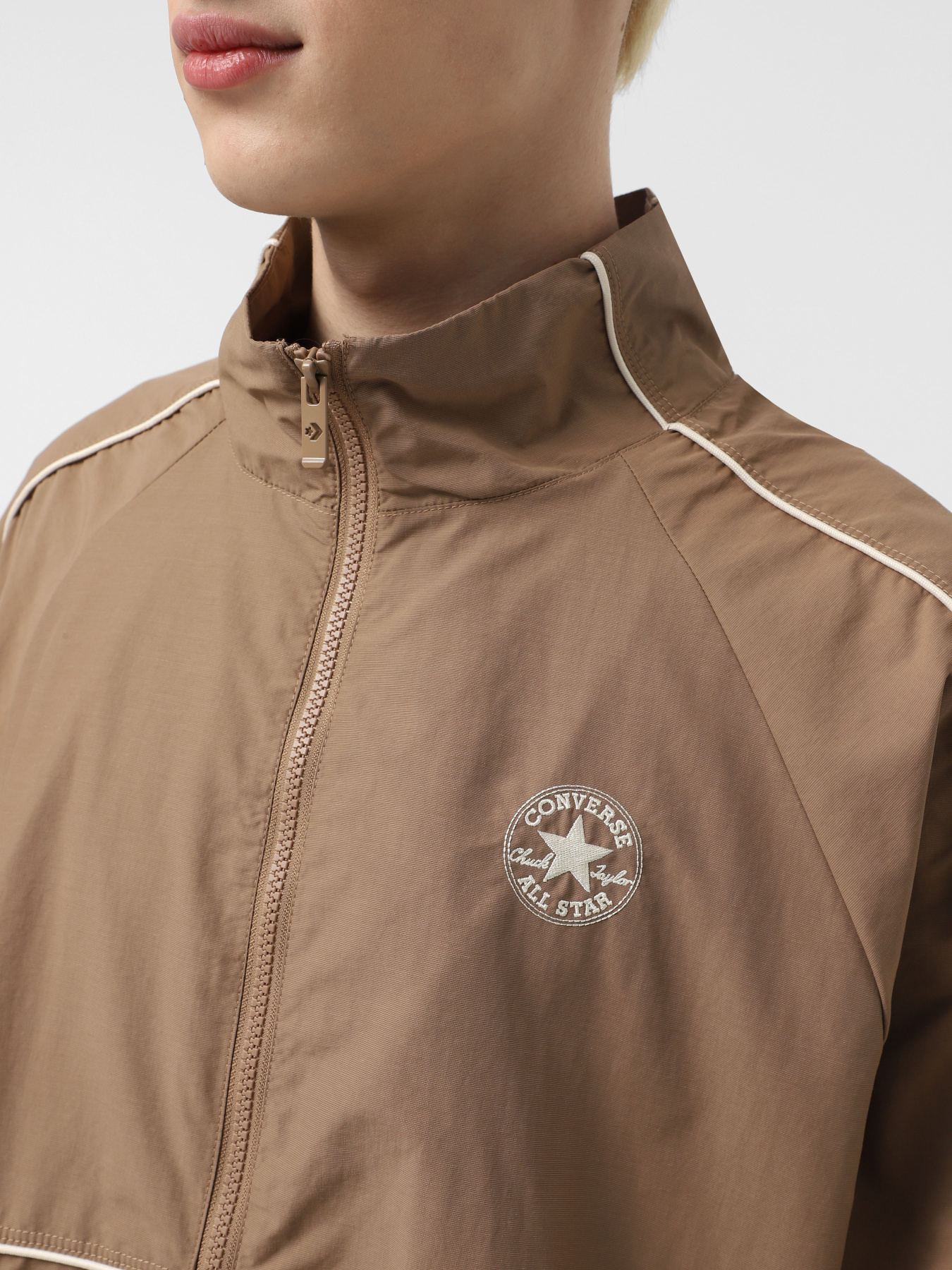 Вітровка CONVERSE RETRO CHUCK ELEVATED STARSPRIN модель 10026708-230 Фото