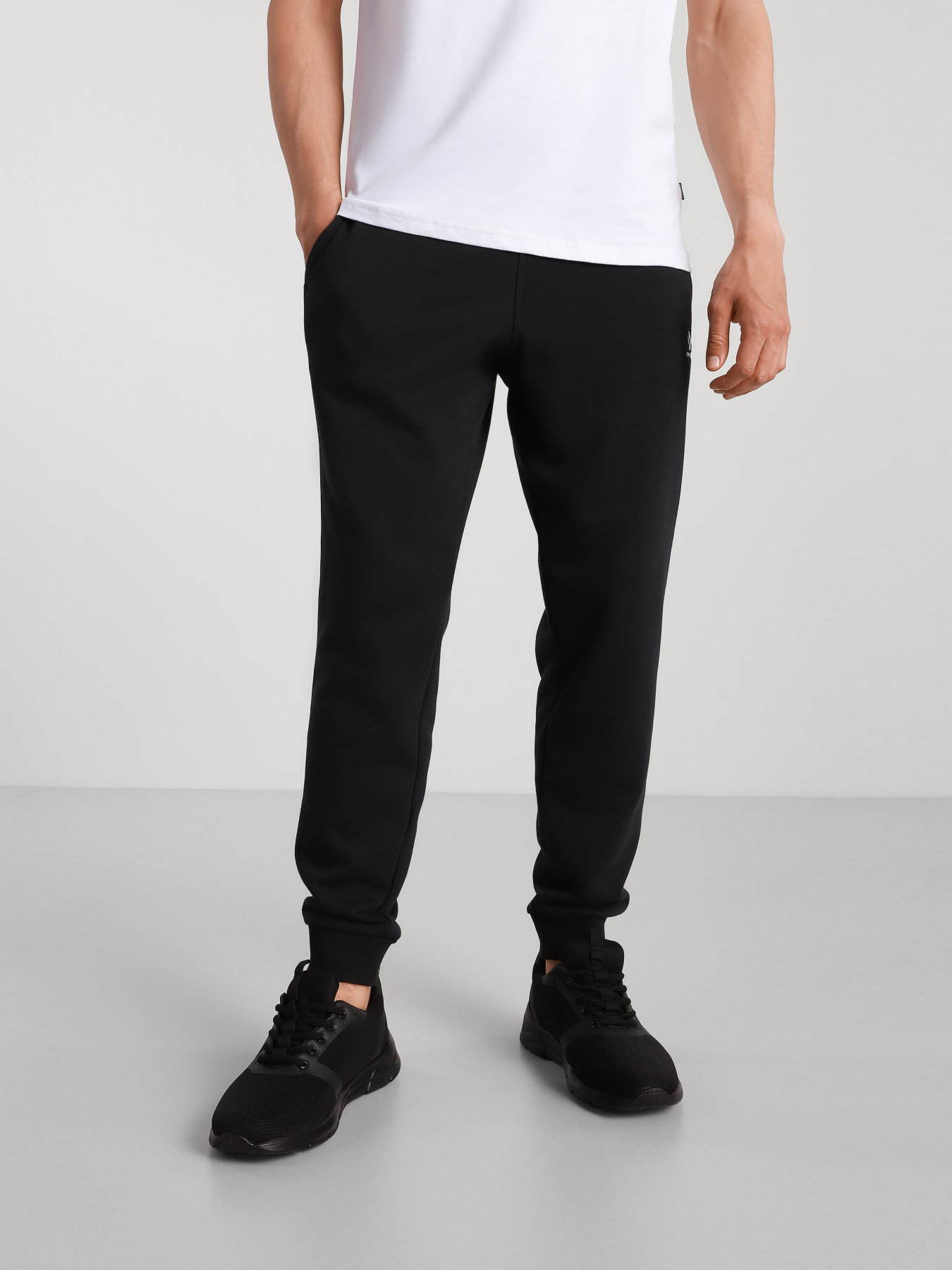 Штаны спортивные CONVERSE Embroidered Star Chevron модель 10020369-001 Фото