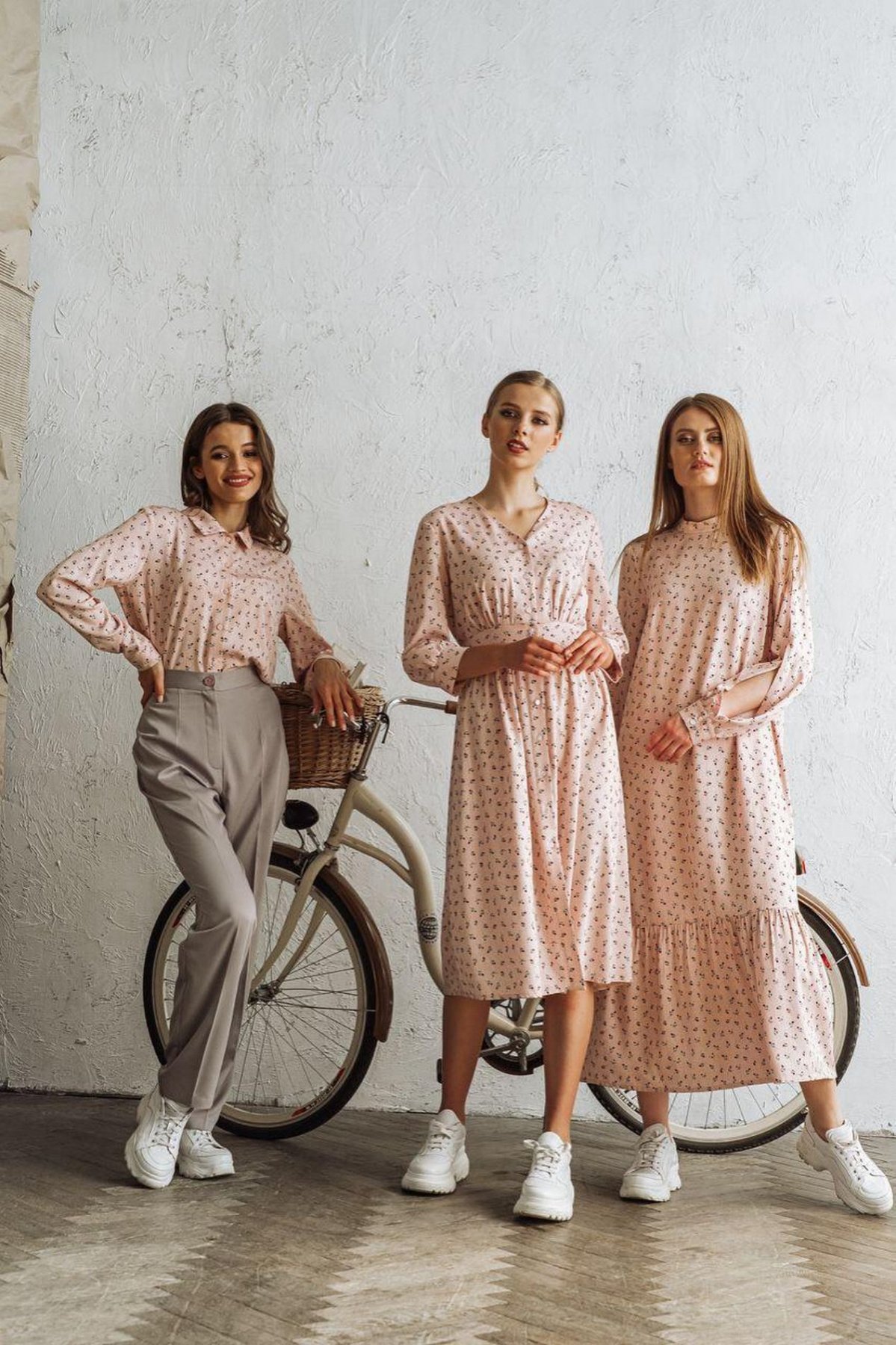 Платья VOVK модель 08752 троянди Фото