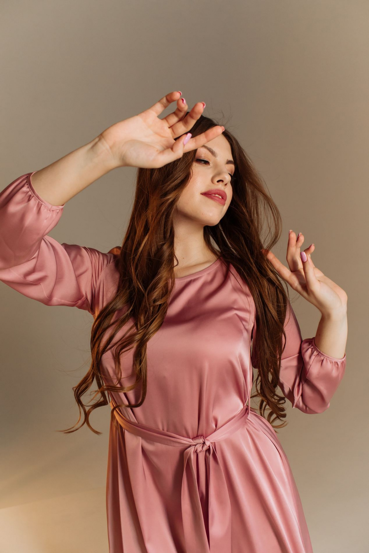 Платья VOVK модель 07197 фрезовий Фото