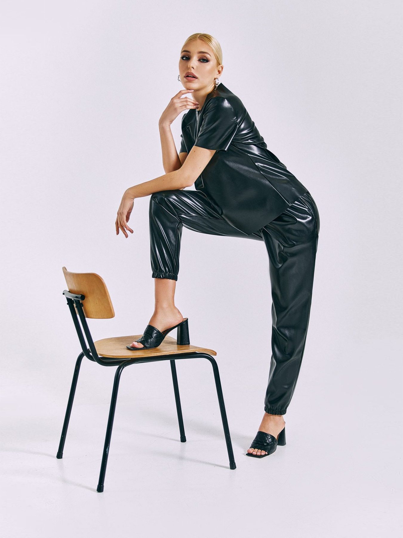 Брюки повседневные VOVK модель 010731 чорний Фото