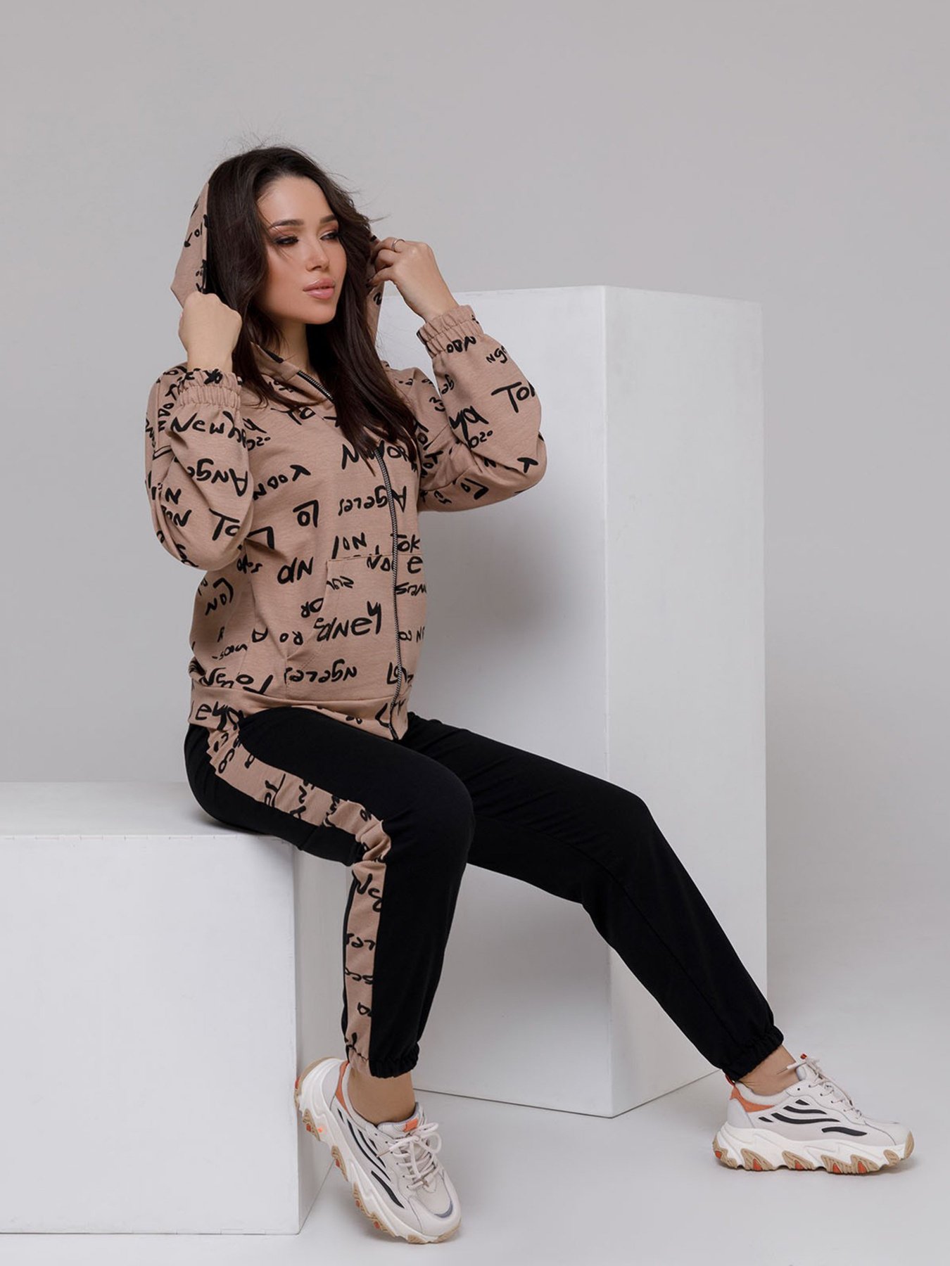 Спортивный костюм ISSA Plus модель SA-152_черный/бежевый Фото