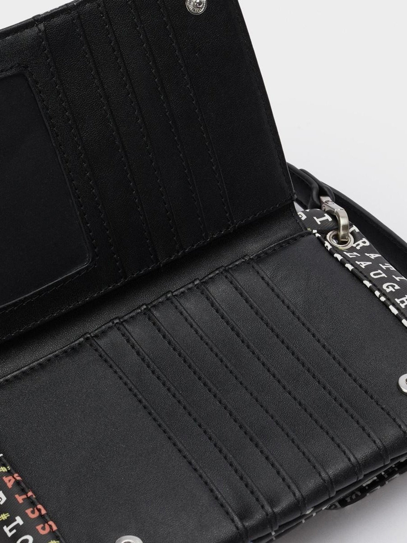 Чохол для смартфону Parfois модель 5606428932449 Фото