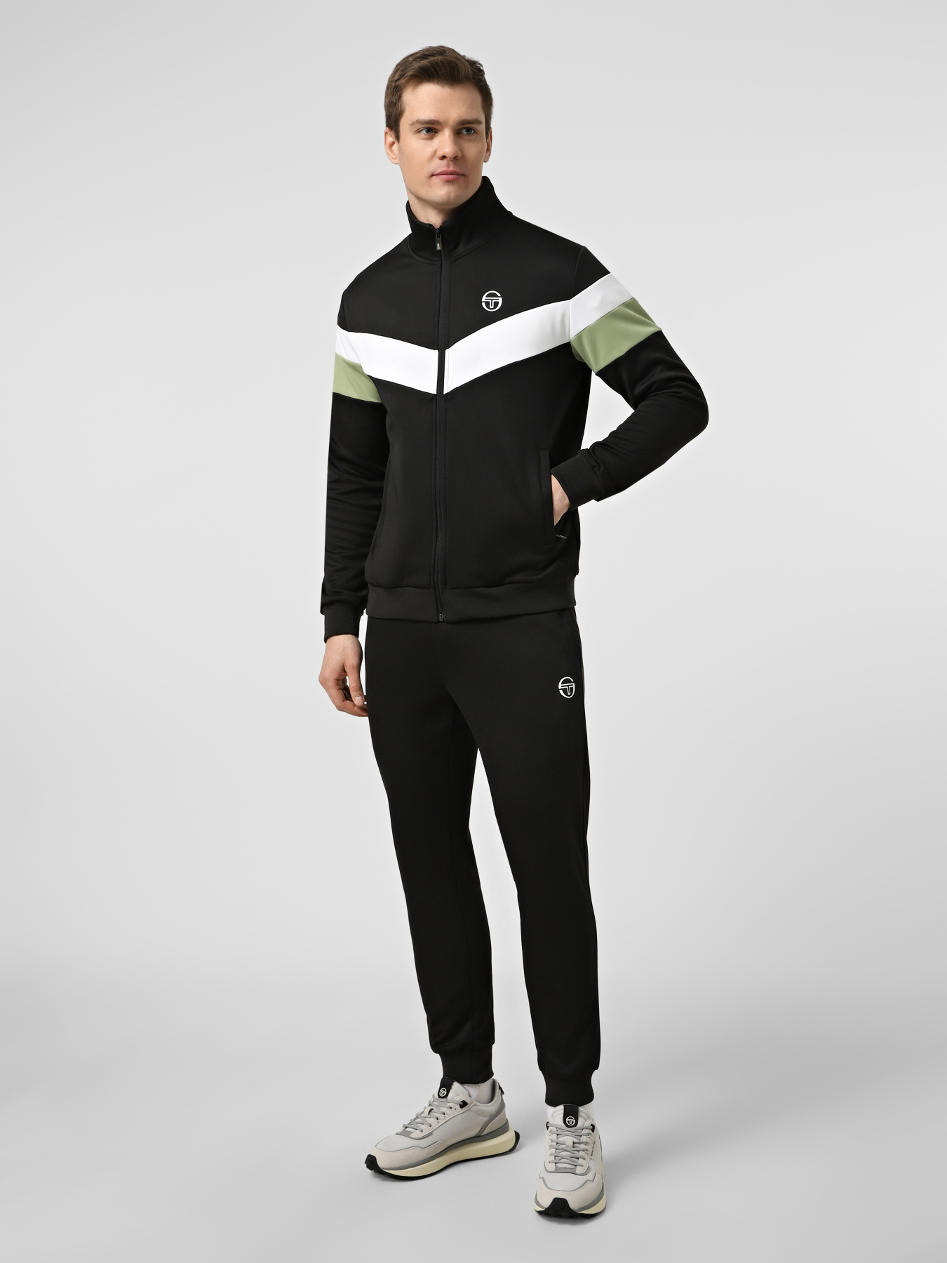Костюмы Sergio Tacchini NICOLO TRACKSUIT модель STA261M402-01 Костюмы Sergio Tacchini NICOLO TRACKSUIT модель STA261M402-01 Фото