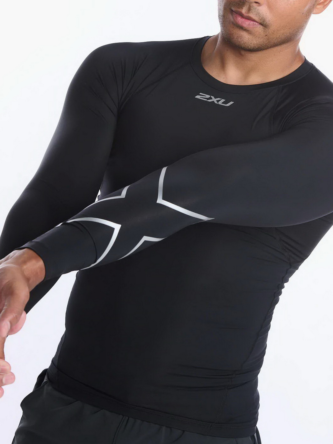 Кофта спортивна 2XU Core модель MA6398a-BLK/SIL Фото