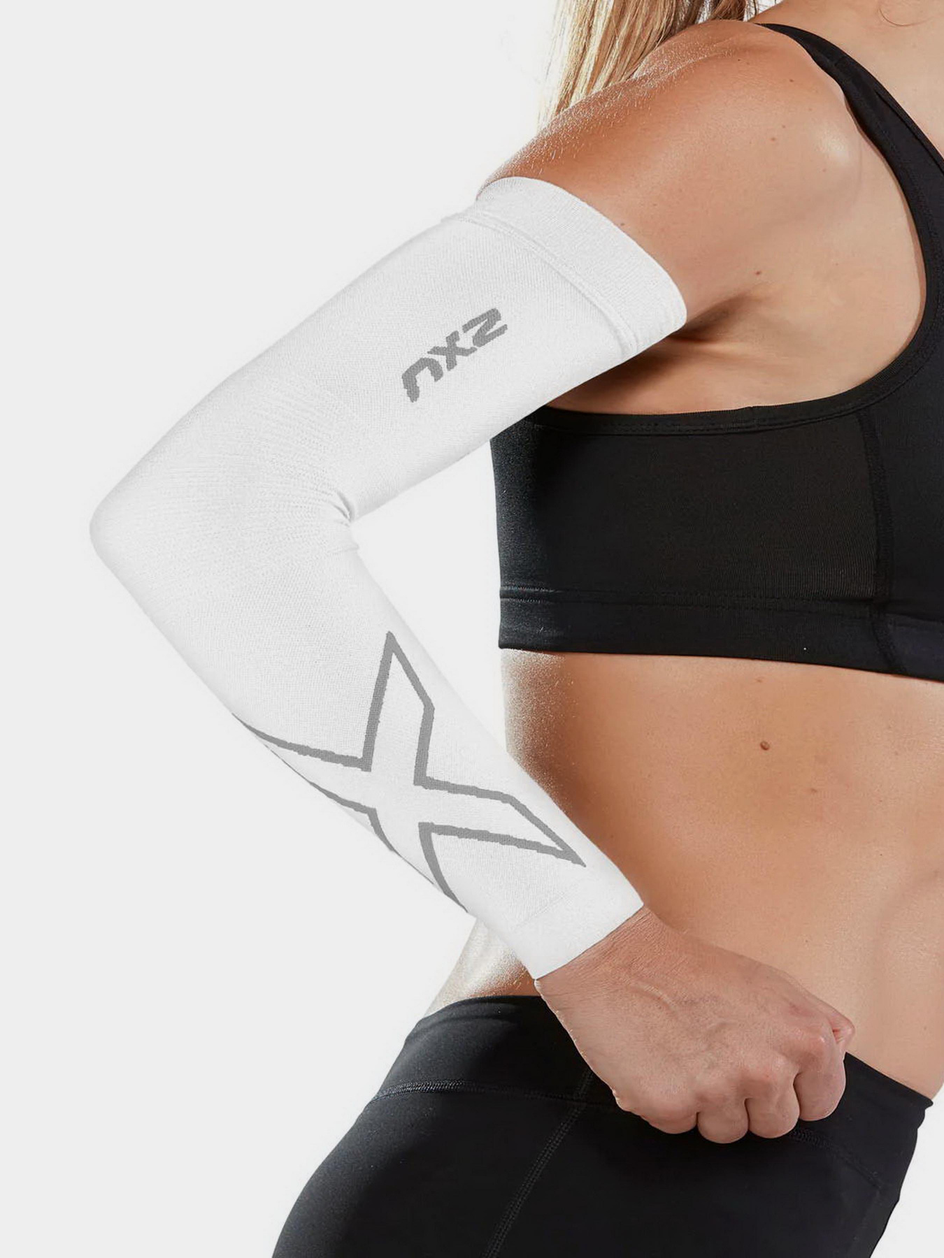 Рукав спортивный 2XU Flex Compression модель UA4009a-WHT/GRY Фото