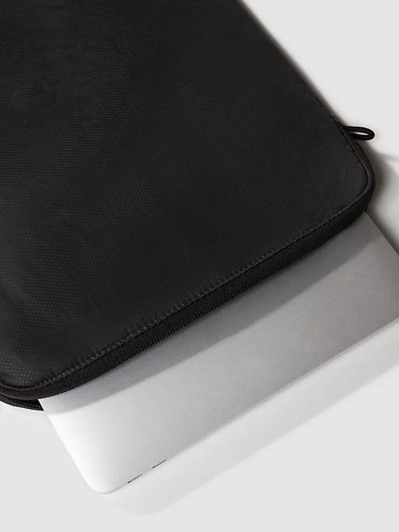 Чохол для смартфону The North Face Flyweight модель NF0A3KXNMN81 Фото