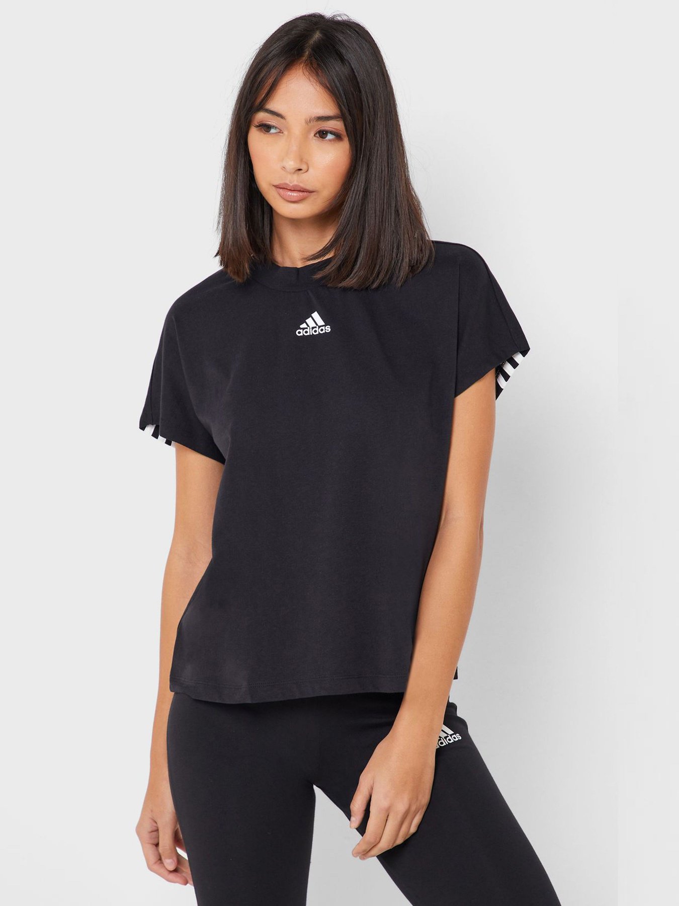 Футболки і поло Adidas модель FI4629 Футболки і поло Adidas модель FI4629 Фото