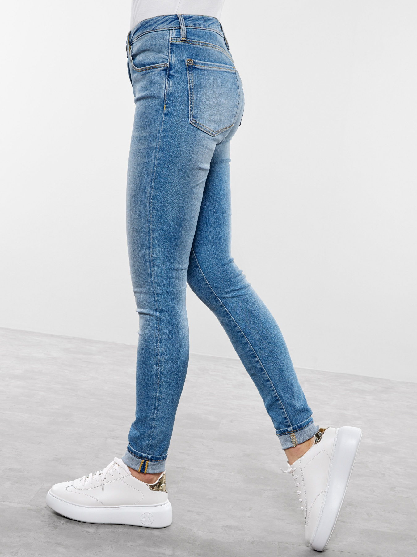 Джинсы GUESS модель W01A99-D38R4-LIVW Фото