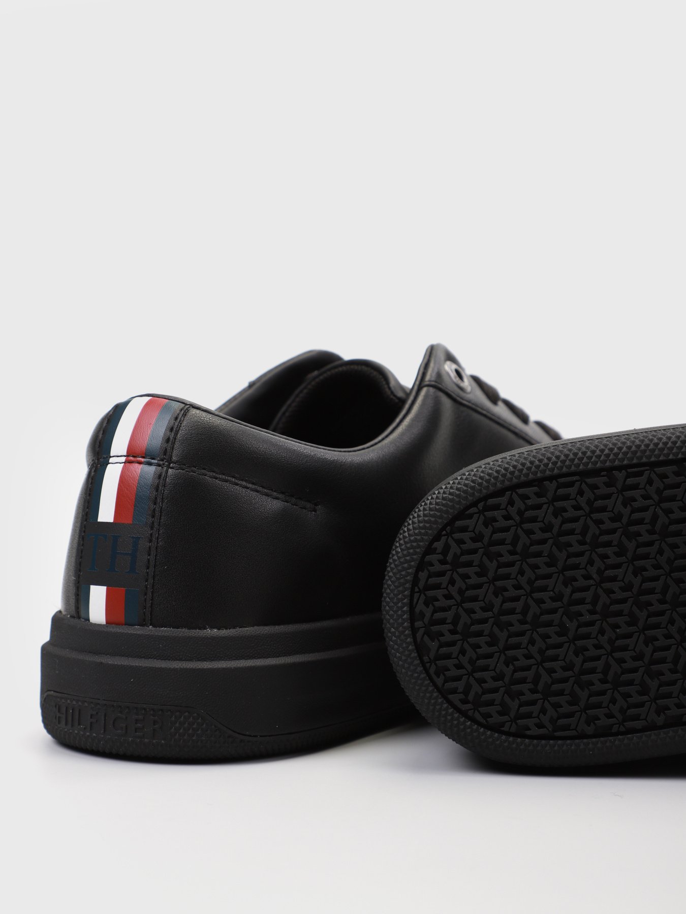 Кеды низкие Tommy Hilfiger модель FM0FM02992-BDS Фото