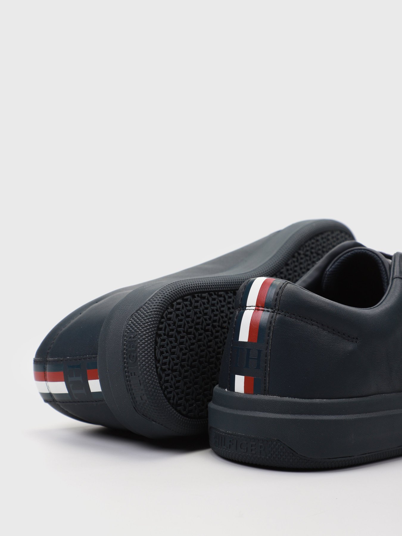 Кеды низкие Tommy Hilfiger модель FM0FM02992-DW5 Фото