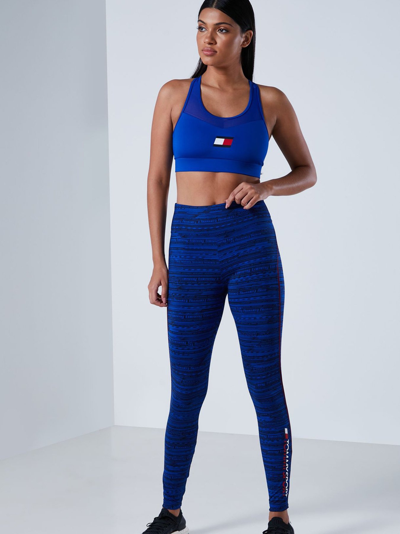 Спортивный топ Tommy Hilfiger модель S10S100633-C65 Спортивный топ Tommy Hilfiger модель S10S100633-C65 Фото