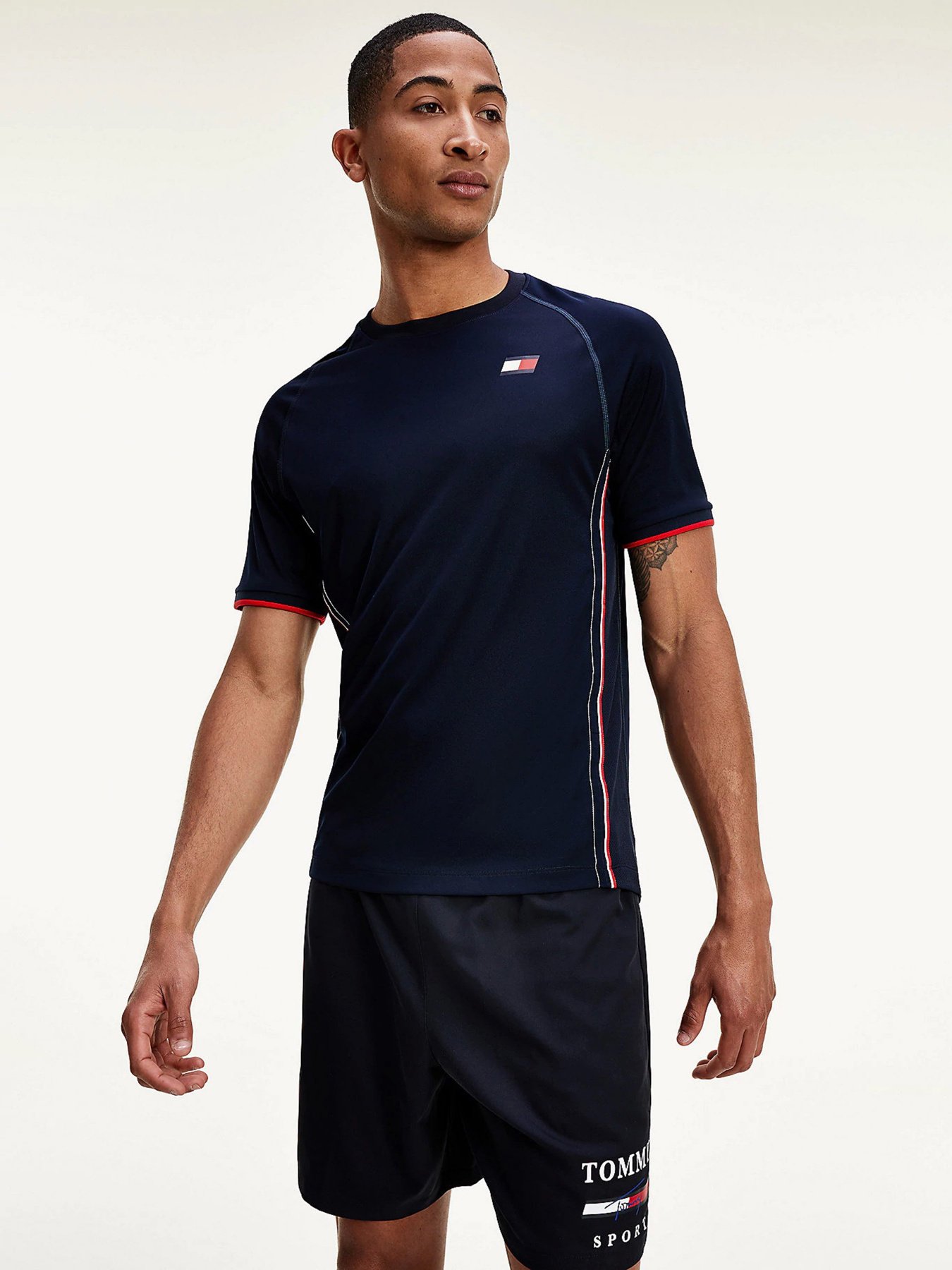 Футболки и поло Tommy Hilfiger модель S20S200503-DW5 Фото