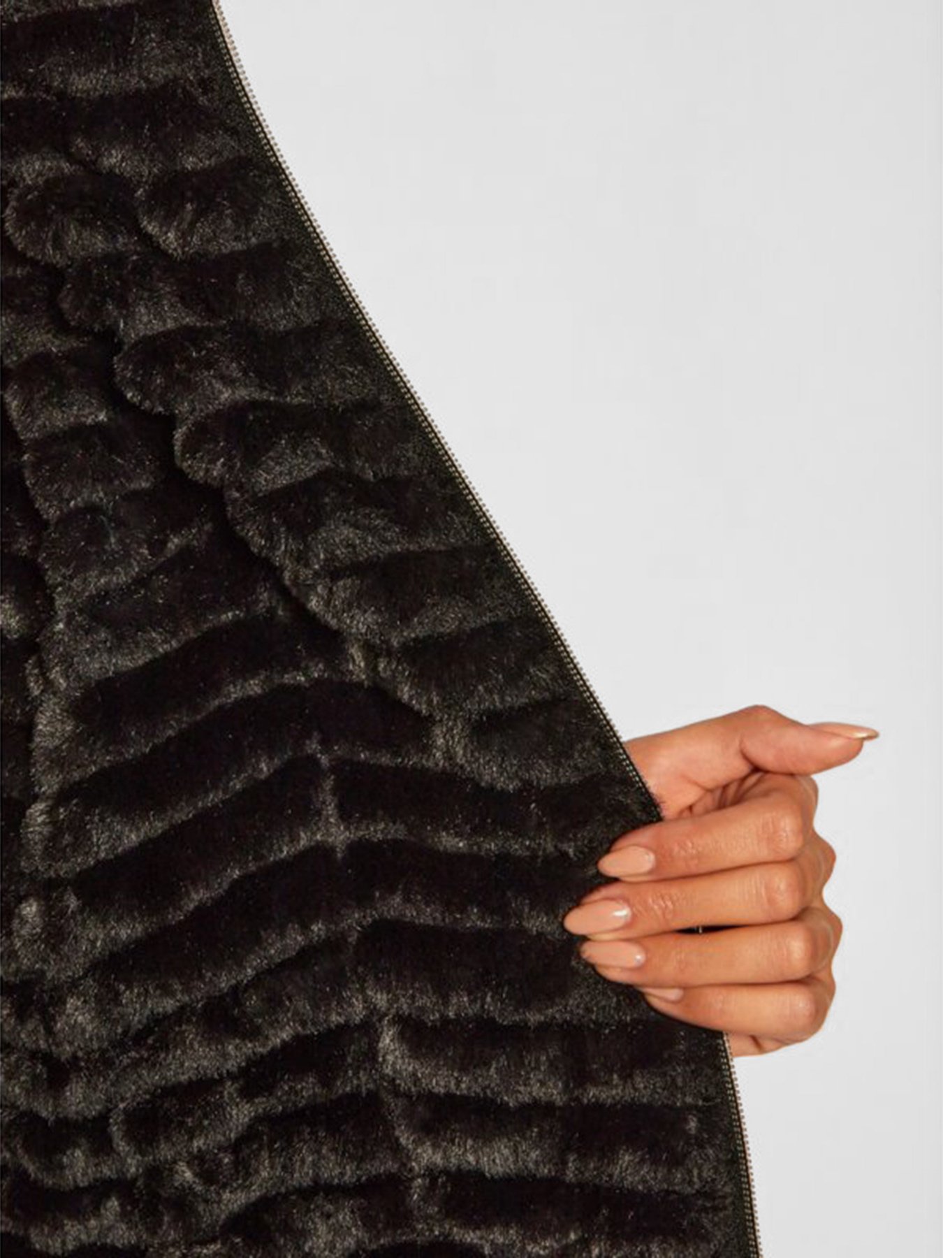 Демісезонна куртка EA7 модель 6HTL03-TN6AZ-1200 Фото