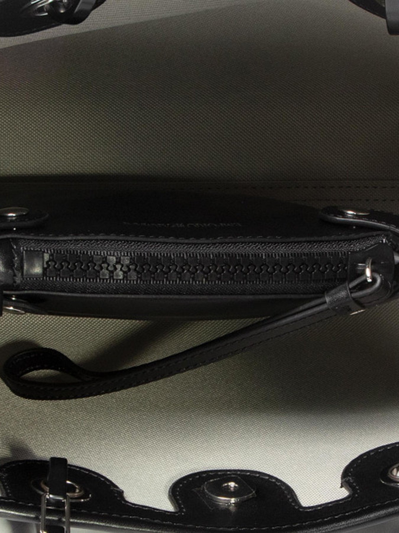 Сумка Emporio Armani модель Y3D166-YFG5X-88291 Сумка Emporio Armani модель Y3D166-YFG5X-88291 Фото