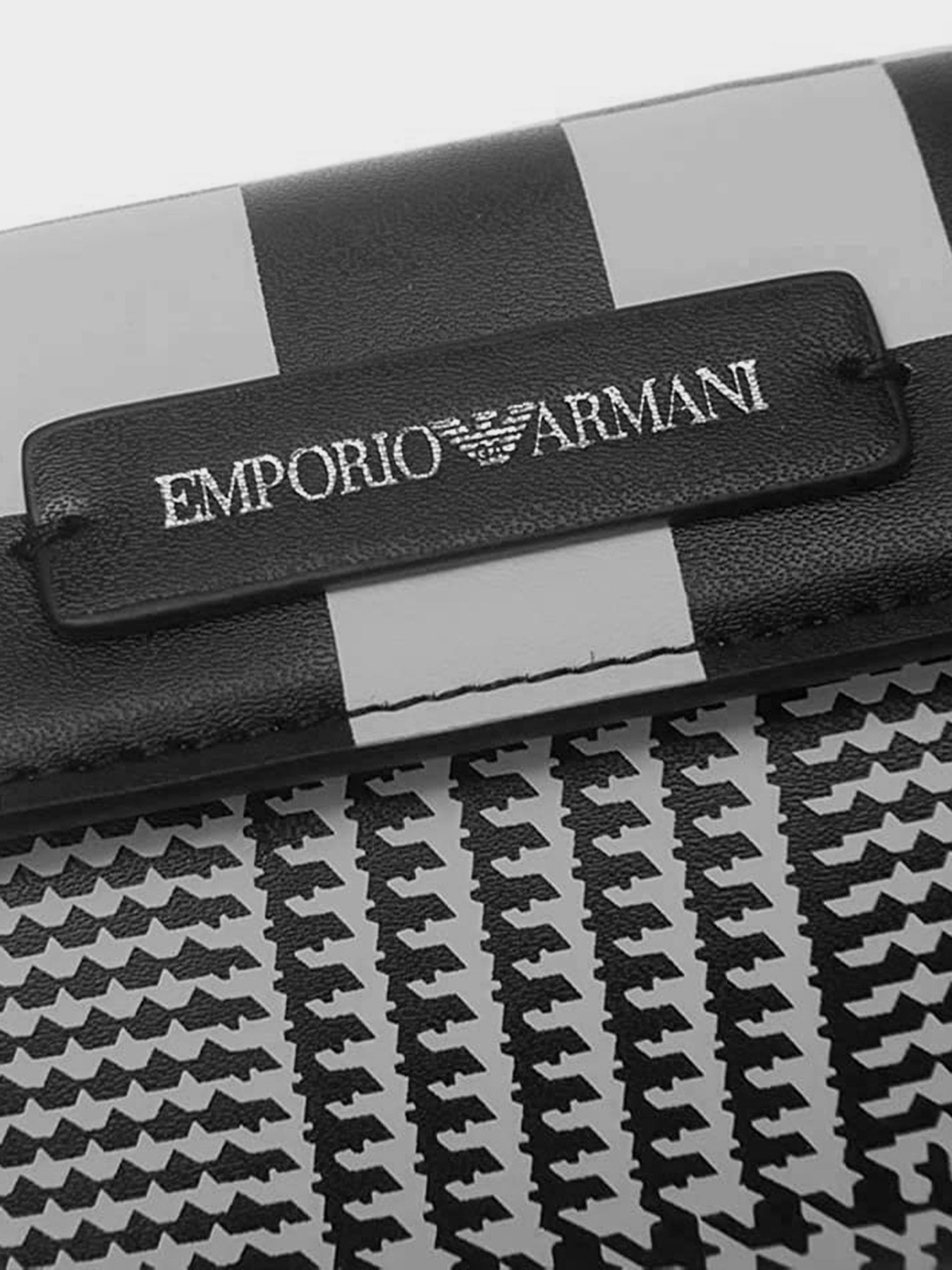 Клатч Emporio Armani модель Y3H215-YGG3E-84774 Клатч Emporio Armani модель Y3H215-YGG3E-84774 Фото