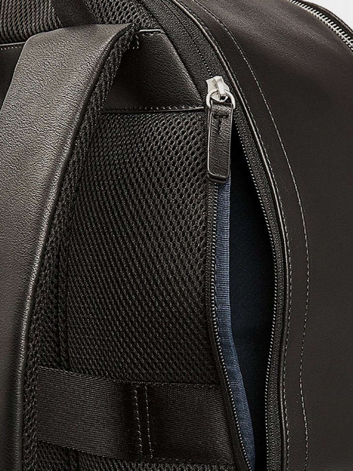 Рюкзаки Tommy Hilfiger Modern модель AM0AM06236-BDS Фото