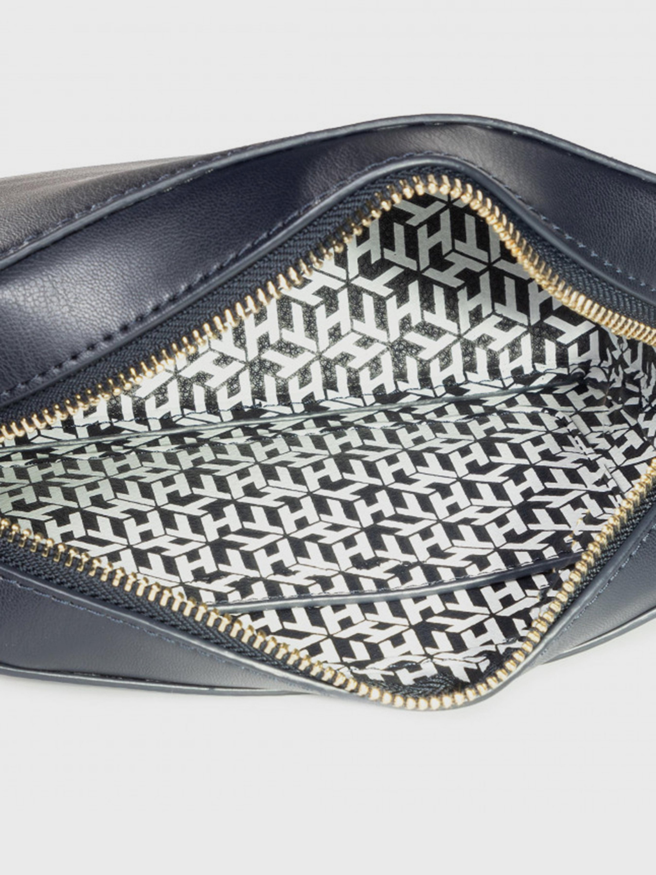 Кросс-боди Tommy Hilfiger модель AW0AW08608-CJM Фото