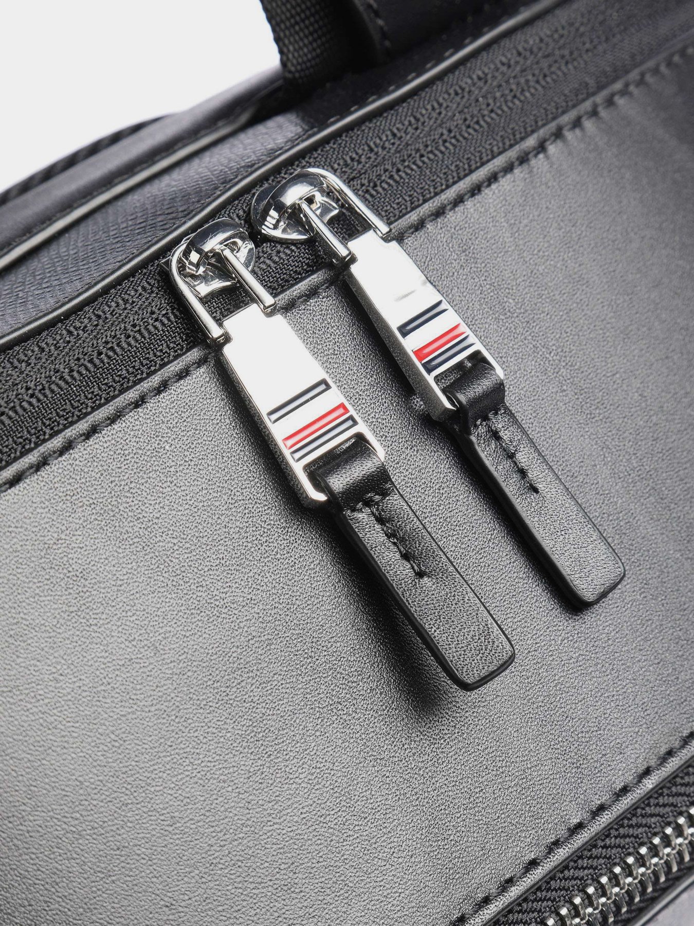 Рюкзаки Tommy Hilfiger Business модель AM0AM06460-BDS Фото